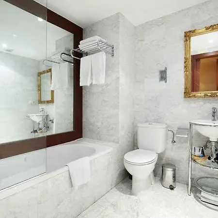Caribou Hotel 4*